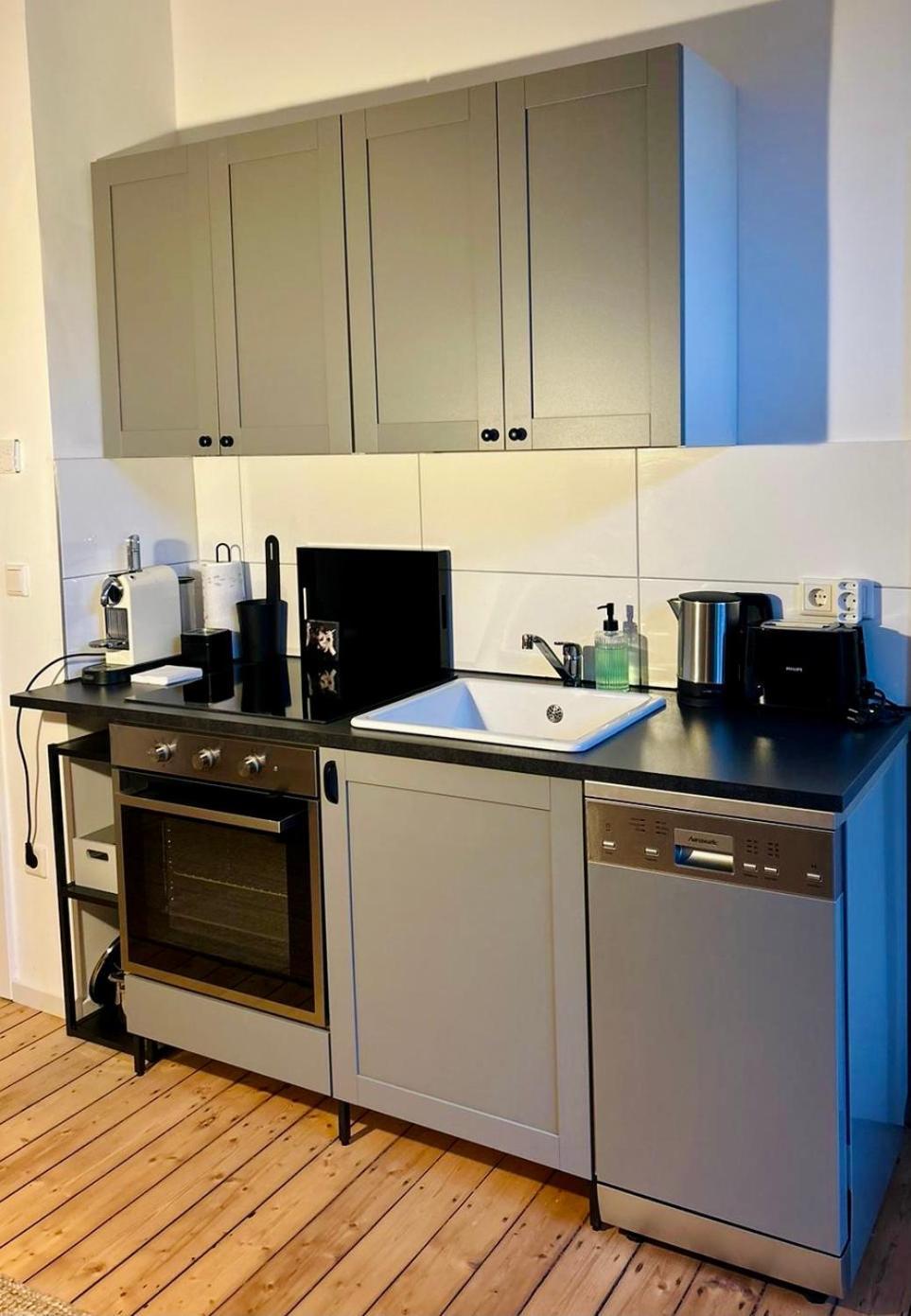 Feelslikehome - Stylische Und Zentrale Altbauwohnung Mit Terrasse&Garten Bochum Luaran gambar